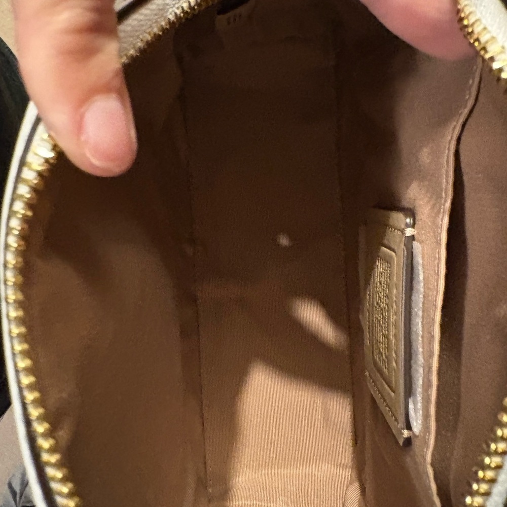NWT Coach Cream Crossbody Bag with Gold-Tone Hardware - Picture 4 of 7